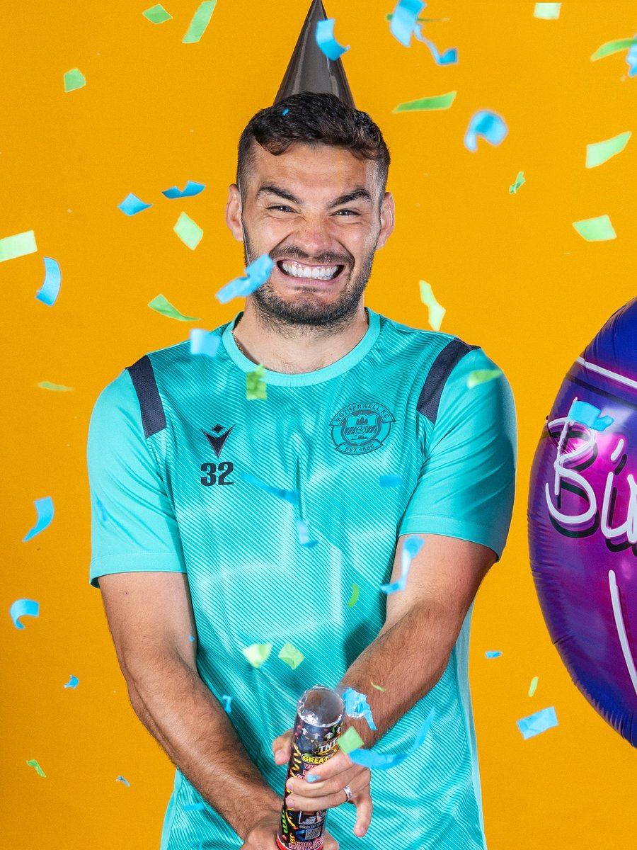MotherwellFC's tweet photo. Happy birthday Tony Watt 🎉 https://t.co/aOBrscnFAE