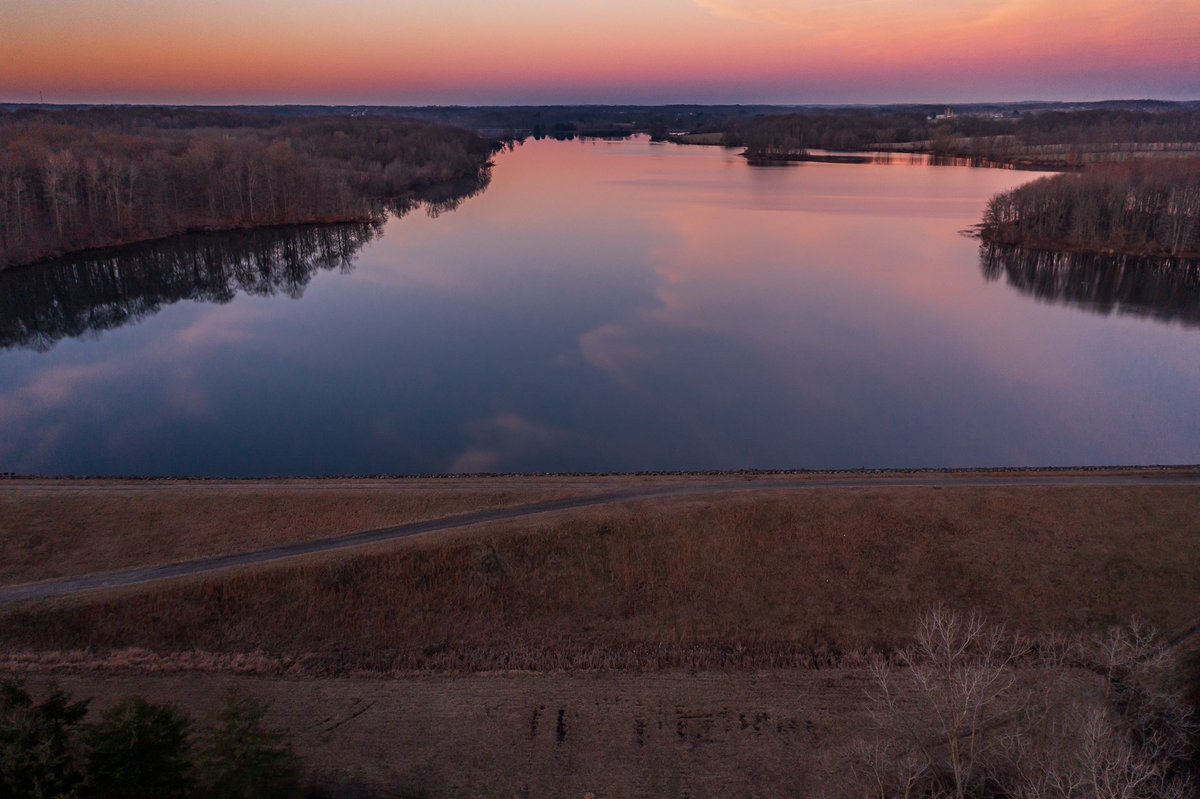brownbikephoto's tweet photo. Colors yesterday were real nice. Walborn Reservoir. #starkparks #damphoto #sunrisedrone #mavic2pro #dronelandscape #landscapephotography https://t.co/AiY9lz0xl4