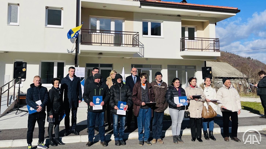 aa_balkans's tweet photo. #BiH: Deset porodica u Konjicu preuzelo ključeve stanova https://t.co/VEGcBwNj0X #Konjic #EdinRamić #FMROI #BiH https://t.co/ltjXb0zbvD