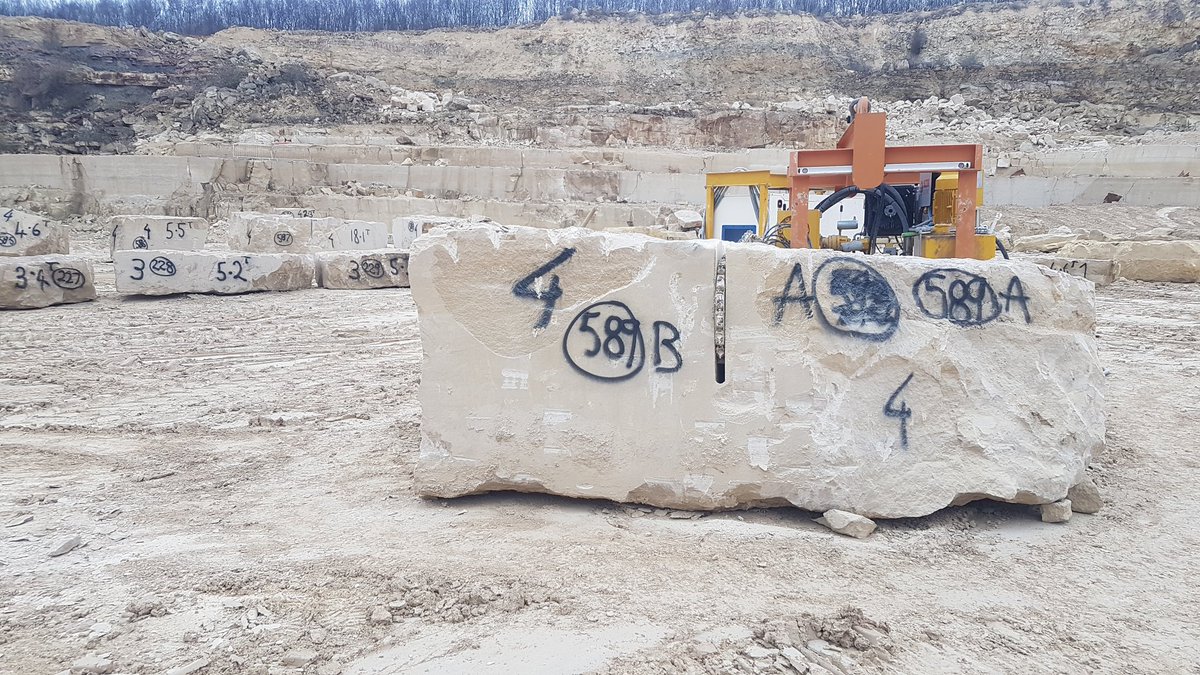 BlockStoneLtd's tweet photo. Sometimes block is just too big. Large 20 tonne Cadeby block being cut in half to facilitate handling and loading https://t.co/gIXNo6a39m