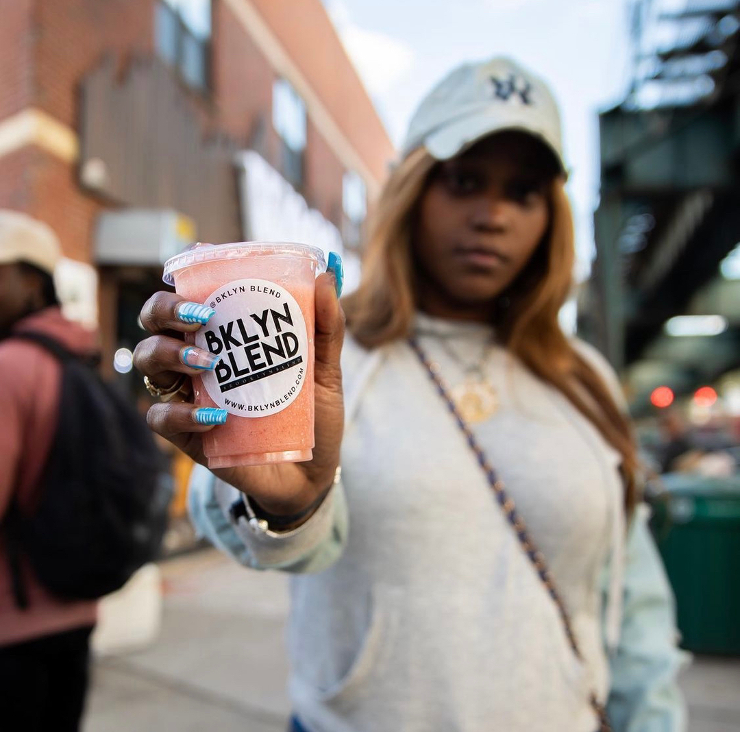bklynblend's tweet photo. Here’s to a healthy holiday season. Health is the real wealth, do what you gotta do to protect and preserve yours. Stay safe NYC (and beyond) 💚
.
.
.
#healthandwellness #blackwellness #cheers #staysafe #wishyouwell #bklyn #healthyfood #healthtips #shopsmall https://t.co/JENiprv2j3