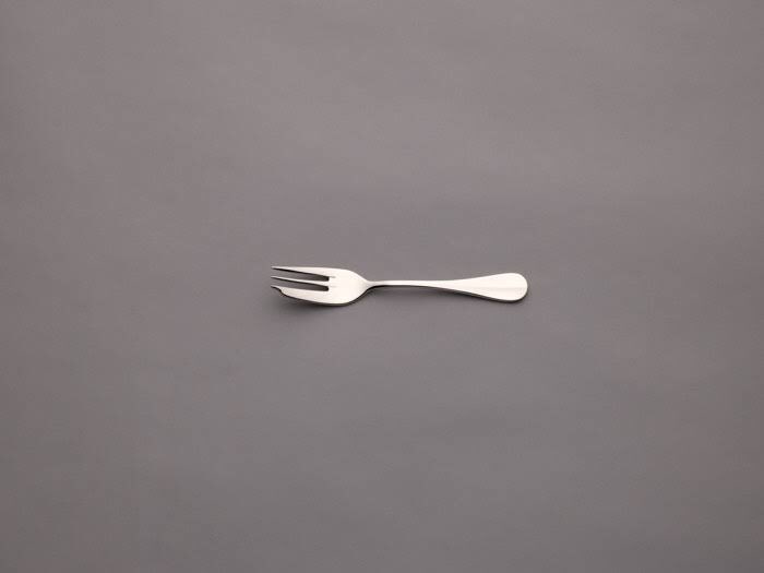 wendyfinnandmax's tweet image. Ventured into Newcastle double masked to buy forks. Somehow all but 2 of ours are in the bin. It was busy/ overwhelming. Bought 6 dessert forks by mistake. We’ll have to have a canapé based Christmas dinner #dainty #tinyforks #lilliputian #quails #manytinycourses #minturedinner