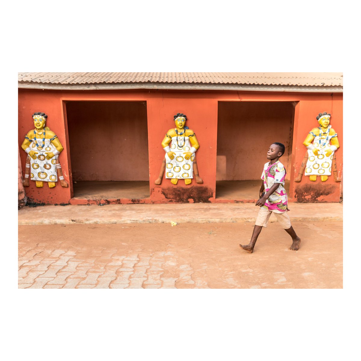 yanickfolly's tweet photo. #Palais prive du #roi #SAGBADJOU #GLELE, à #Abomey.
Abomey est une ville du sud de la République du Bénin, située à 145 km de Cotonou, qui est la préfecture du département du Zou, dont elle est le chef-lieu. Fondée au XVIIᵉ siècle par le roi Houégbadja. #benin
#photojournalism https://t.co/b39nG6i703