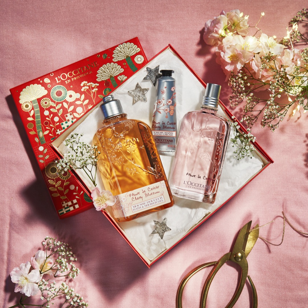 ¡Aviso a fans de la colección Flores de Cerezo!⚠️🌸
No olvidéis incluir este delicioso y floral cofre en vuestra carta a Papá Noel o los Reyes Magos... 👑🎅 ¡Acertarán seguro! 😉🎄
 
bit.ly/3FefM2x