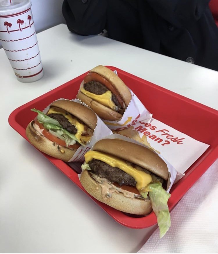 onlyoo93's tweet photo. 변함없는 치즈버거 사랑🧀🍔 https://t.co/5wg3g5TMy4
