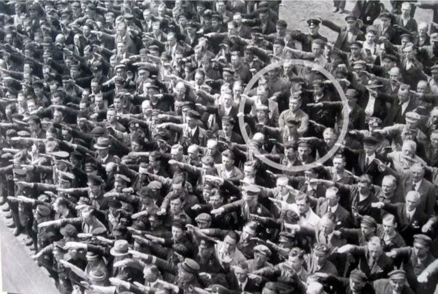 Historical Pics tweet media