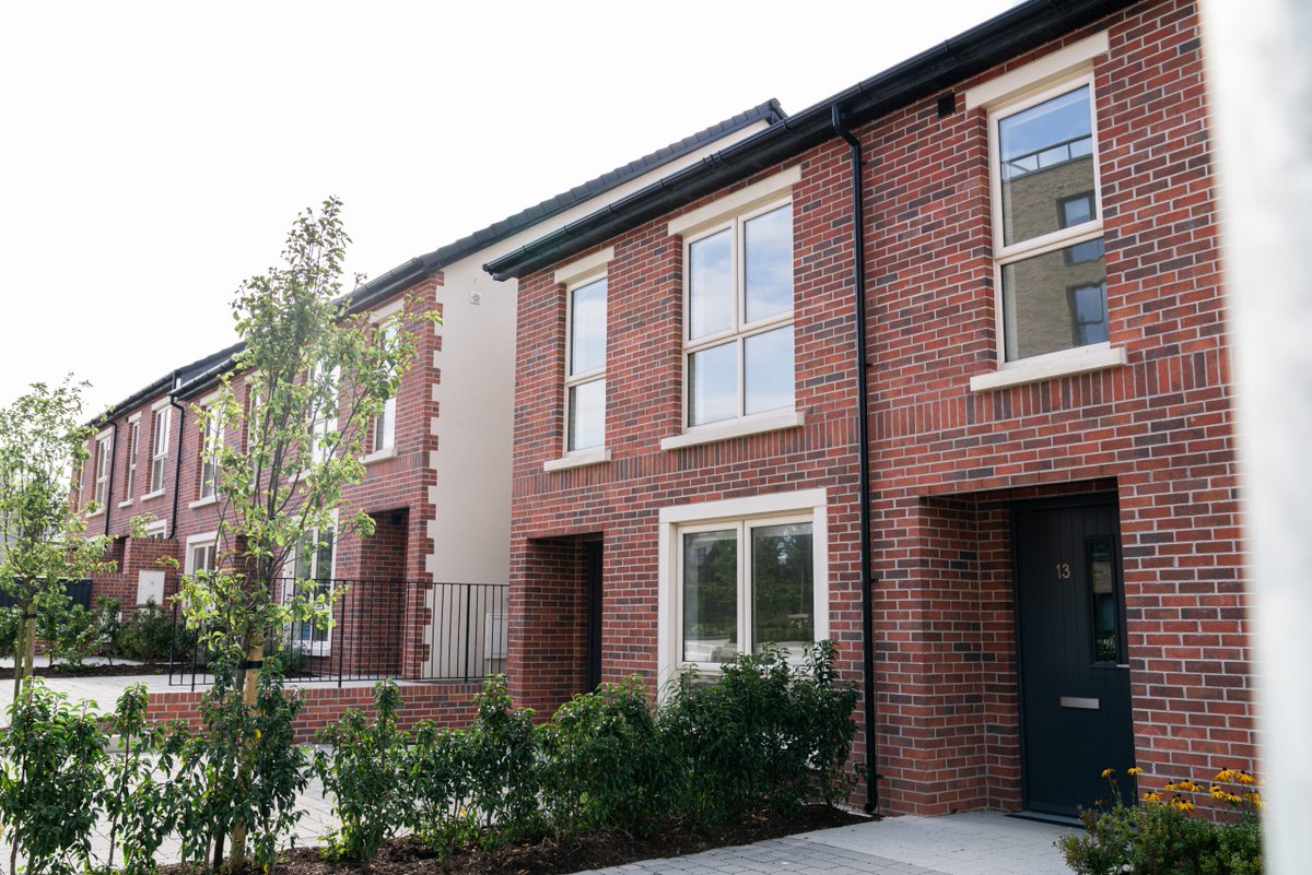 Developer Cairn Homes’ chose Woodward Facing Brick as the ideal fit for their project at Parklands Citywest Dublin. 

Check the case study out now: ag.uk.com/professionals/…

#AGBrick #AGQuality