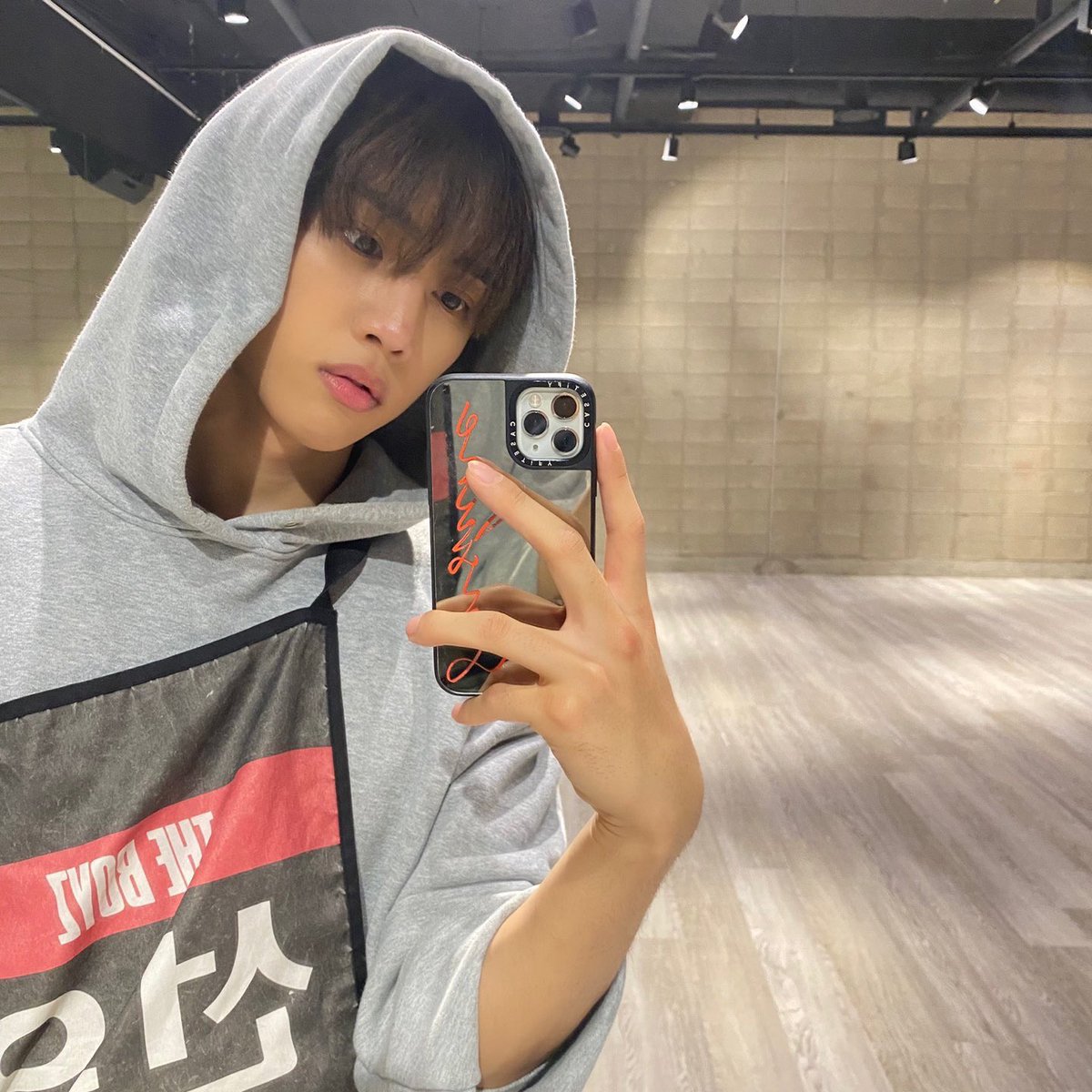 eun_412_'s tweet photo. 서누 손 진짜 예뻐.. https://t.co/JWZ6OKoqmS