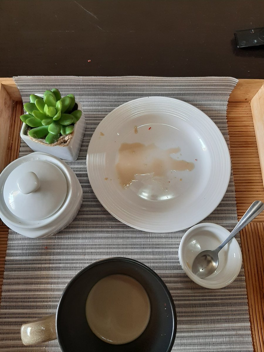 Medrano37's tweet photo. EL MAPA DE REPÚBLICA DOMINICANA. 
Mientras tomaba un café con leche, se derramó un poco al plato e inexplicablemente resultó esta imagen. https://t.co/Xmf9PFQtZF