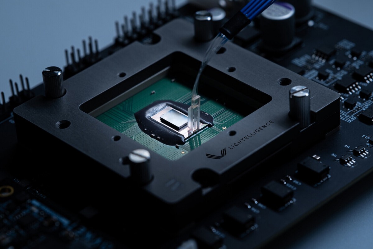 cowcotland's tweet photo. Le #processeur #photonic de #Lightelligence est 100 fois plus rapide qu'une #RTX3080 de #NVIDIA https://t.co/W3pjvt1k7T https://t.co/DP3NvblHPM