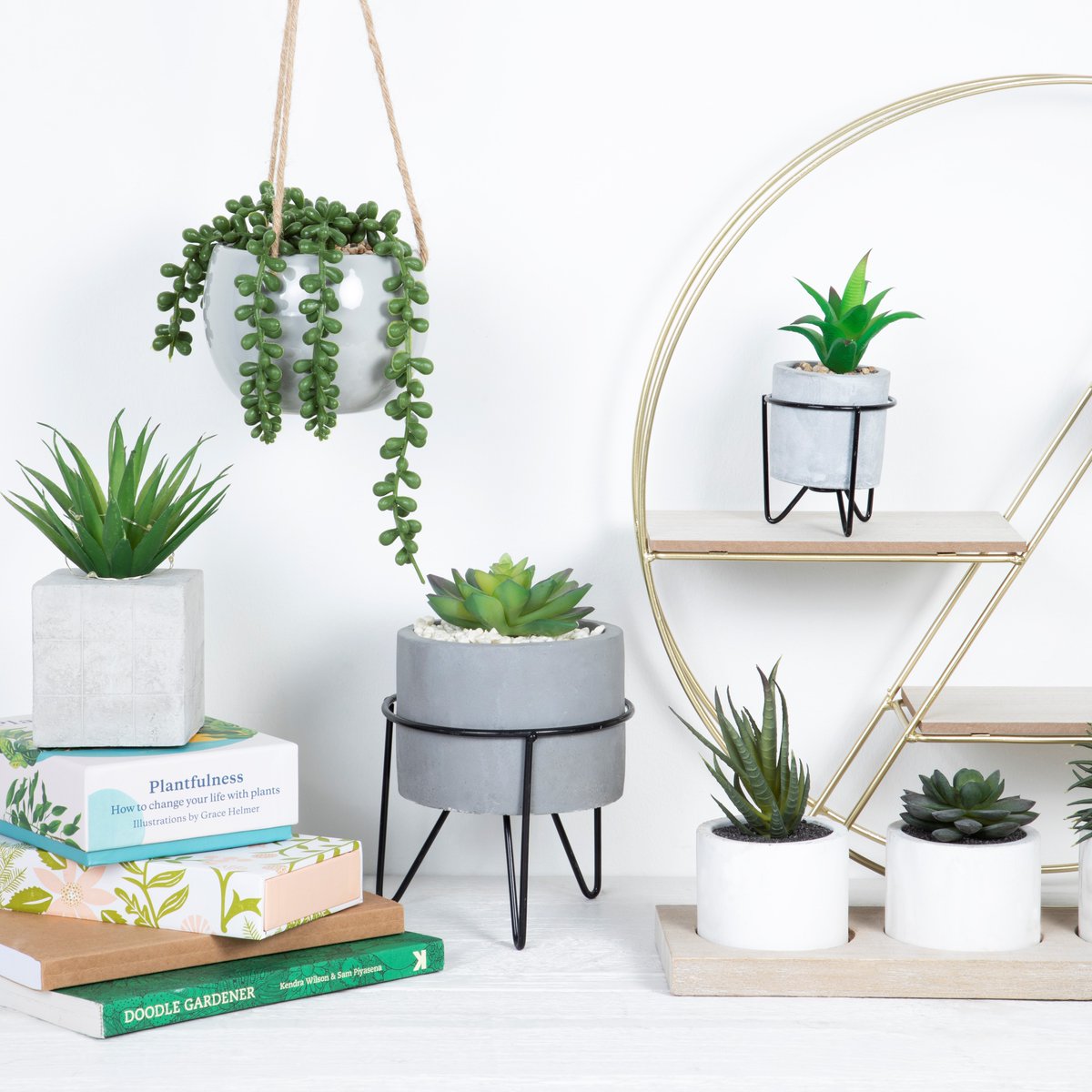 The perfect gift for a plant mum 💚 Buying for someone crazy about botanicals? 🌱 Our planters are the perfect green addition to their home 🏡