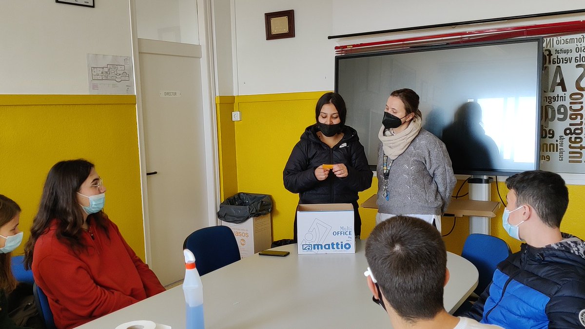 Avui 21 de desembre s’ha fet el sorteig de la panera i el dinar en presència d’alumnat  i la cap d’estudis. Han resultat guanyadors  Ferran Samper (panera) i Mercè Garcia (dinar al restaurant <a href="/LaRiberaRibera/">Restaurant La Ribera</a>). Enhorabona als afortunats i gràcies a la resta per ajudar al viatge.