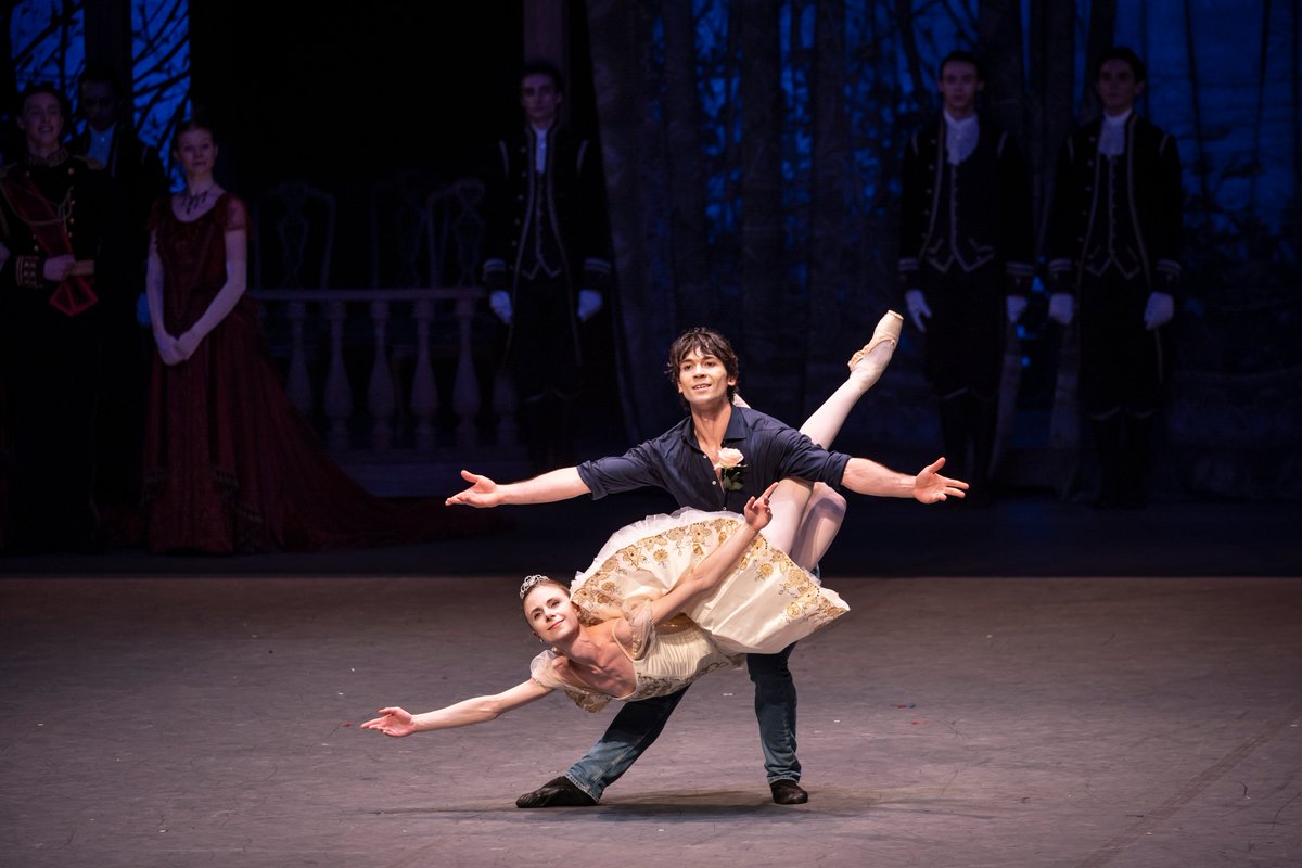 hamburgballett's tweet photo. Married at First Sight ... Sleeping Beauty style 😍Tonight, the premiere cast of John Neumeier´s #SleepingBeauty dances once again on the stage of the @staatsoperHH. 📸@kiranwest https://t.co/i9TrCNVWEl
