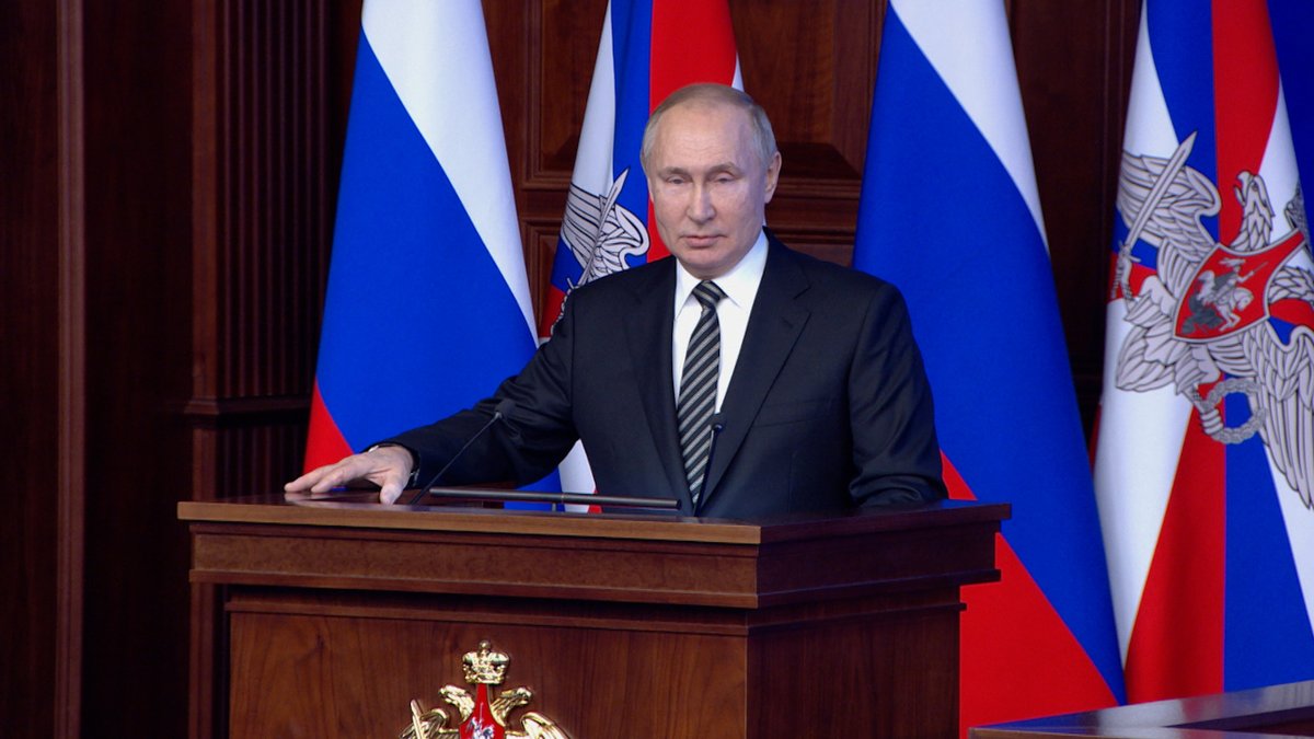 Владимир Путин предостерег Запад от попыток «заболтать» переговоры по гарантиям безопасности:
tvzvezda.ru/news/202112211…