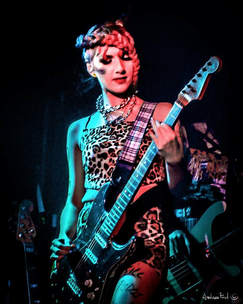 Hands Off Gretel @handsoffgretel had an awesome set back at @nambuccalondon @laurentateofficial owning the stage #handsoffgretel #laurentateofficial #grunge #concertphotography #concertphotographer #livemusicphotography #audioloveofficial #gigphotograph… instagr.am/p/CXvp7Czt-LX/