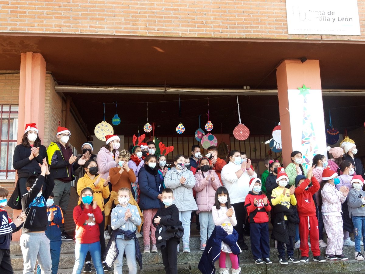 CeipLazarillo's tweet photo. 🎅😀Finalizamos el "Paseo musical" por el barrio de Chamberí con el que hemos dado la bienvenida a la Navidad🎵🎙
Lo hemos pasado a lo grande😊
#Navidad
#ceiplazarillodetormes
#paseomusical
#chamberí https://t.co/9bVpwXYMxw