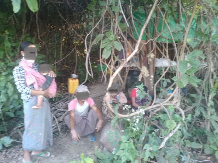 miN13700's tweet photo. >8000 refugees who have been displaced by arson &amp; violence by junta in Gangaw tsp, need medicine &amp; food. According to Gangaw PDF, providing aid to them is difficult due to internet outages &amp; transport routes difficulties. @UNinMyanmar @Refugees @ICRC
#WhatsHappeningInMyanmar https://t.co/ufSXl8Rlnx