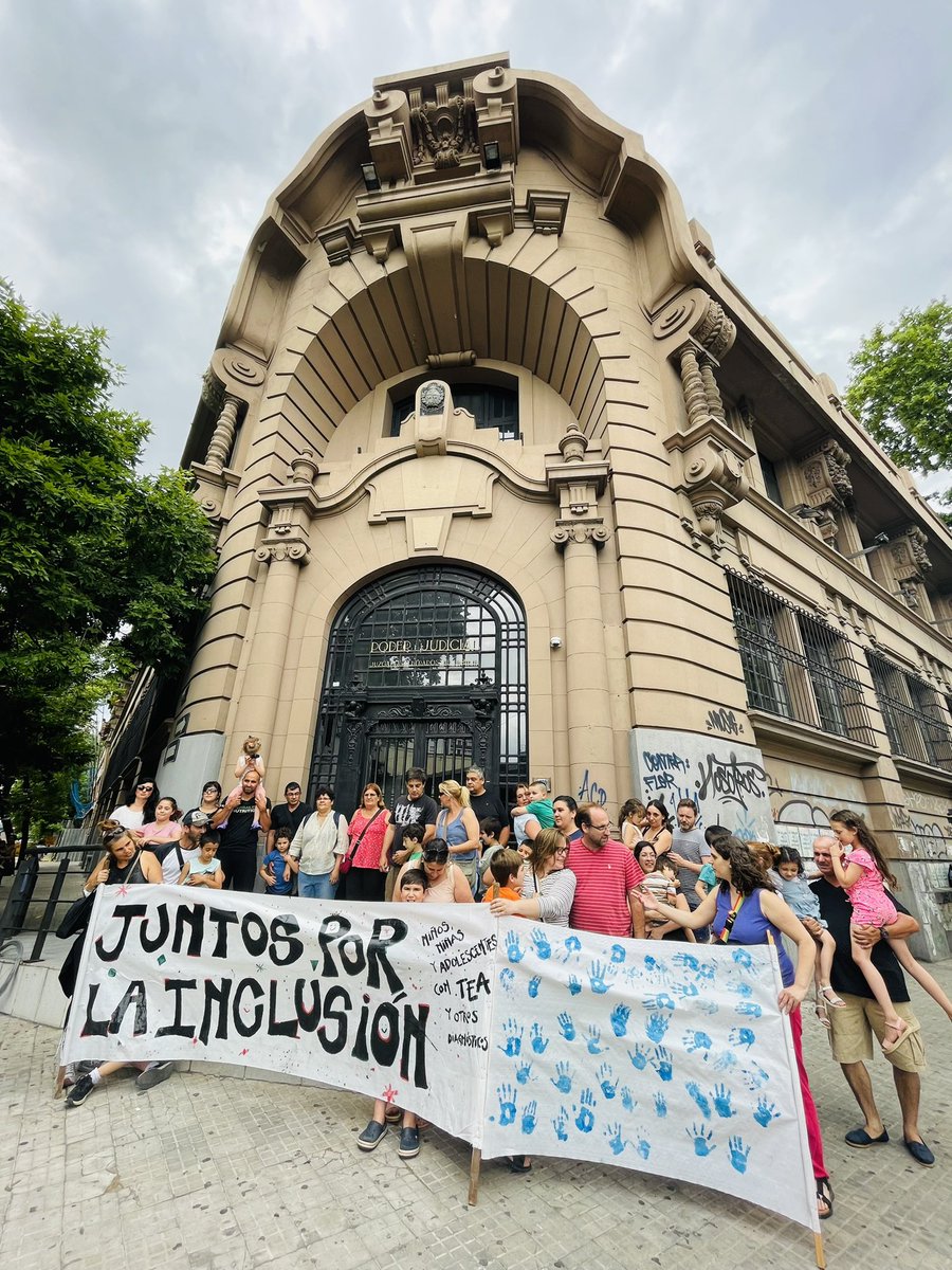 juanceretta's tweet photo. 📢La justicia desestimó en primera instancia él reclamo de los niños/as con TEA.Iremos en apelación cada vez más convencidos de que su causa no admite demora. Sepan compañeros de @UruguayAutismo y todos los papás y mamás que nos han acompañado, que esta lucha no se abandona!✊💙 https://t.co/Kb7s9MpWy2