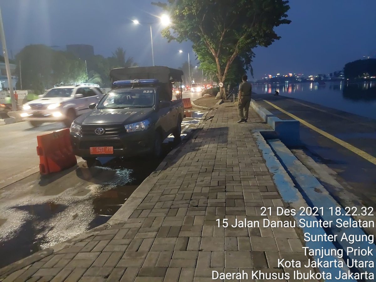 OjoPriok's tweet photo. Petugas Satpol PP Patroli di lokasi danau sunter, dalam keadaan aman terkendali
@aniesbaswedan @SatpolPP_DKI @RadioElshinta https://t.co/9pDDeCTrEG