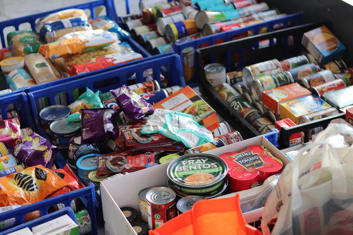 DCCTOfficial's tweet photo. Over the past fortnight, the #SupportOurCity campaign has seen countless food donations made to the @DerbyFood4TA to support those in need 🥫
We have also received generous donations from businesses, and would like to say a huge thanks to @VeseyUK for their £250 donation 🖤 https://t.co/k89l8Xpbdd