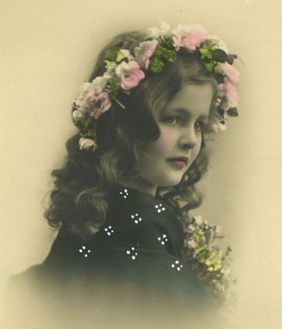 لَا يُوجَدُ شَخْصٌ قَادِم مِنْ النُّجُومِ ليُنِيرَ عَتَمَتَك ، كُنّ لِنَفْسِك نوراً

#صباحيات_الشتاء