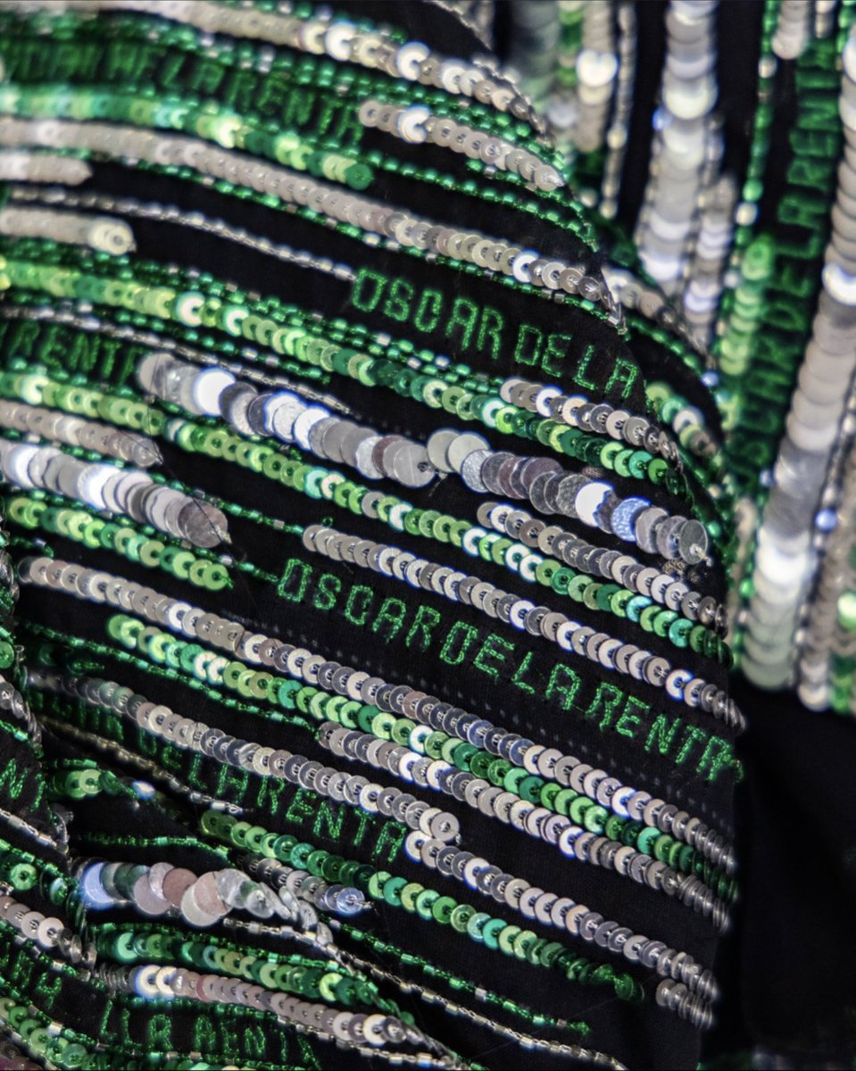pherediagil's tweet photo. ¿He sido la única que he visto #LEDs en la terminación del vestido de Carrie-Anne Moss? 🤩

#Womaker #Wearables  #MatrixResurrections https://t.co/nnAh3b0VUx