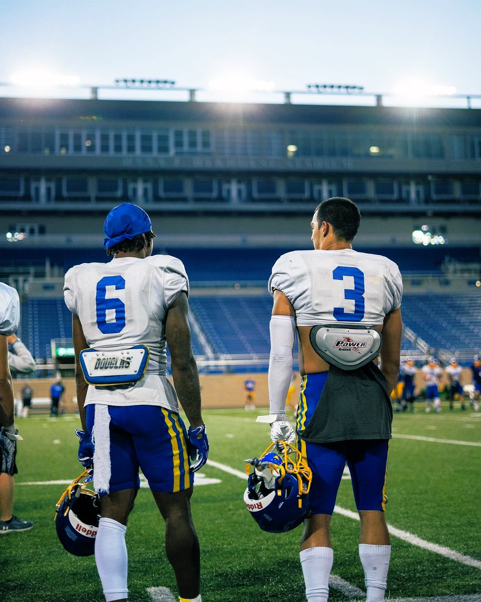 Coach_Bergy's tweet photo. Beyond grateful for the memories, plays made, investment, leadership, effort, &amp; selflessness of #3 &amp; #6. You impacted your team, me, &amp; my fam more than I can explain. My belief in u &amp; who u are as men couldn’t be greater. Your legacy lives on in The Pack. @G_Man_3 @M_GriffinJR 🙏 https://t.co/M0Fzsg2kmF