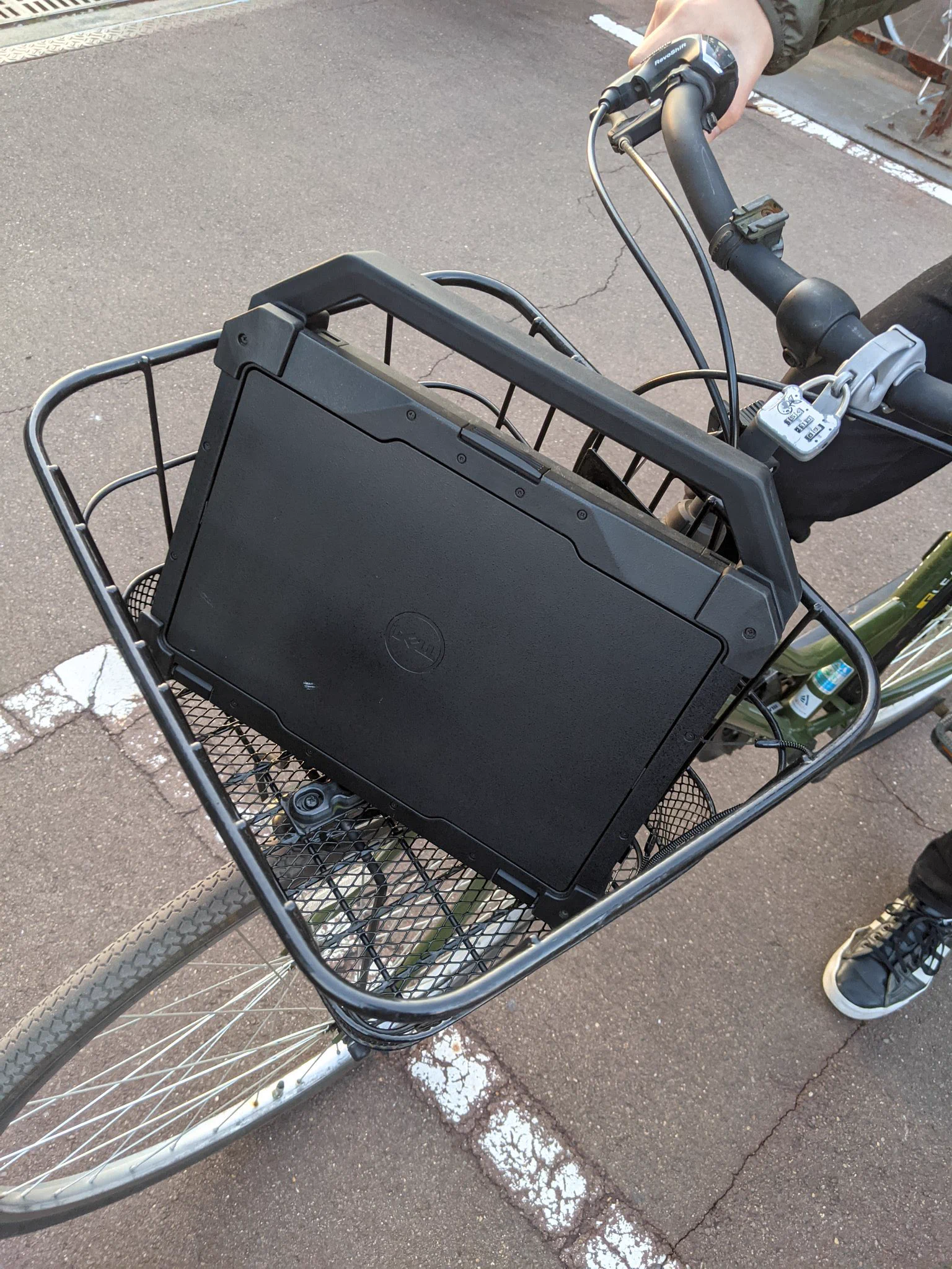 新入生に向けたオススメパソコンはまさかの「軍用PC」⁉