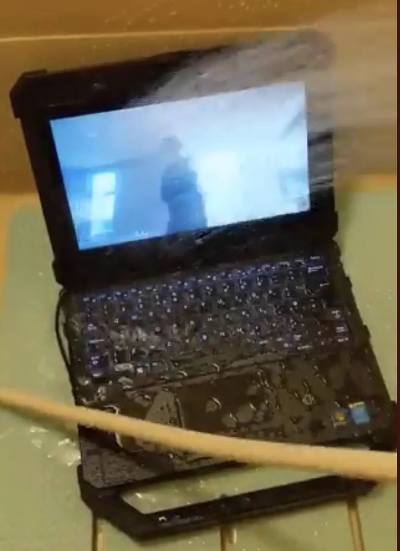 新入生に向けたオススメパソコンはまさかの「軍用PC」⁉