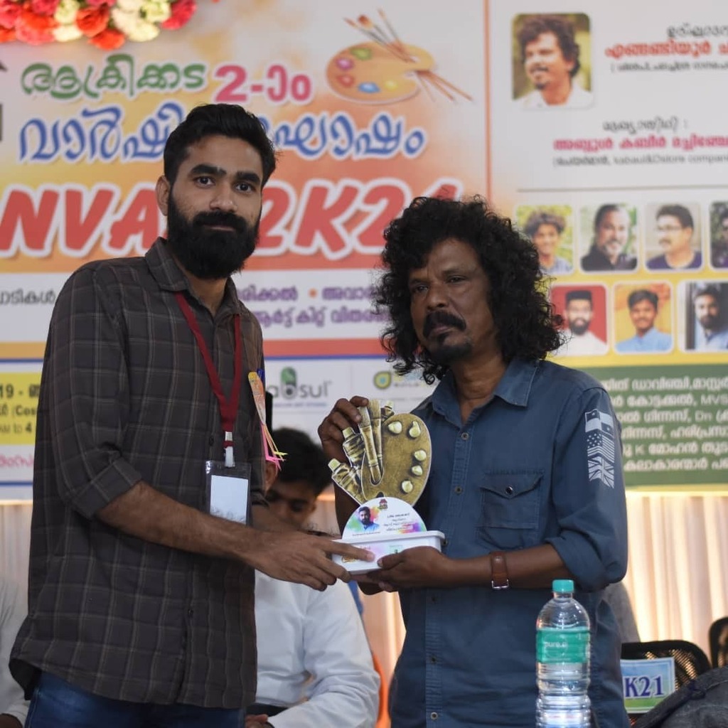 A memorable day ❣️
Extremely grateful to receive this award from great lyricist Engandiyur Chandrasekharan sir .
Thank you soo much team <a href="/akrikada/">Akri Kada</a> for the love and affection 🥰🥰
 
#hariprasadsukumaran
#hariarts #hariartsacademy #artoninstagram #indian… instagr.am/p/CXvpySSBiDU/