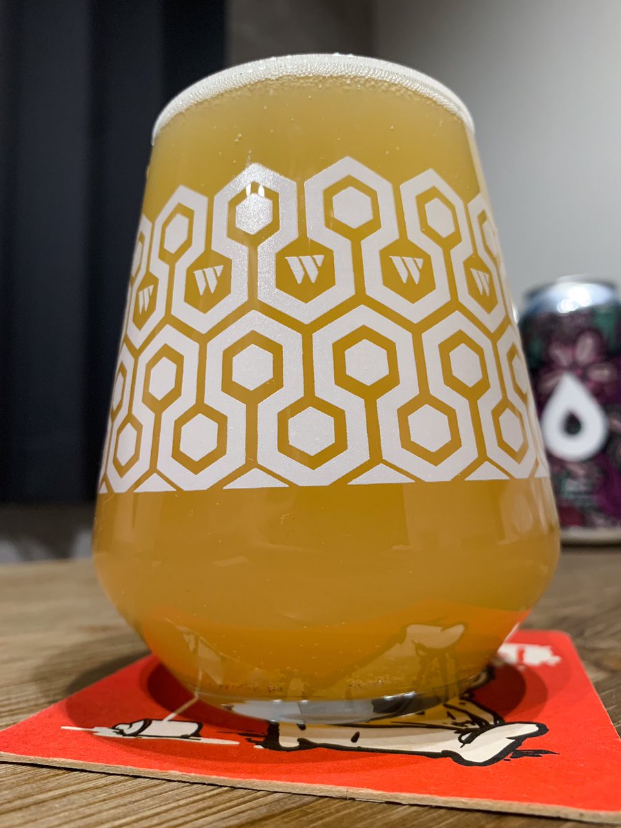 beer_telling's tweet photo. ウェールズ新進気鋭…から三年でもう大物と言ってもいい目覚ましい成長を遂げた、2018年スタートのブリュワリー #PollysBrew。5.2%安定のPale Ale、Hello Euphoria。
ユーフォリアとは幸福感！そう、飲む幸福感ですよ。安心感さえある美味さ！
#クラフトビール https://t.co/GwJ2Gm2728