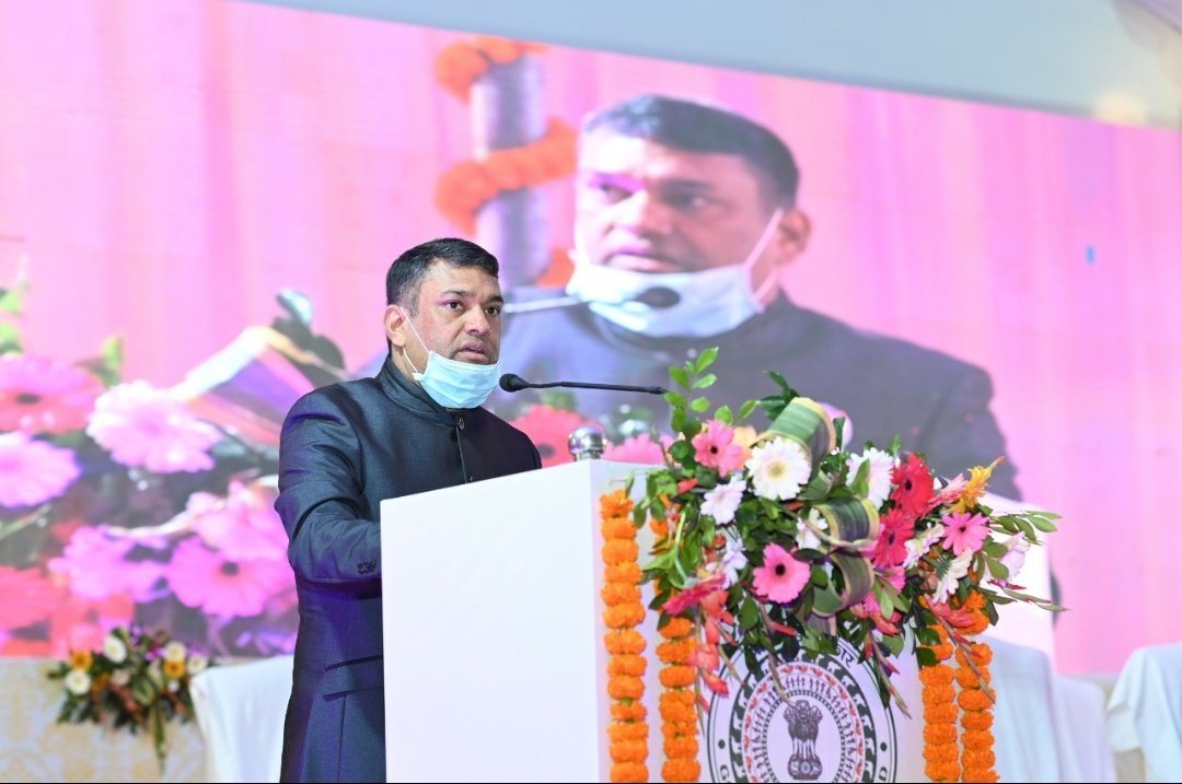 onlineJSLPS's tweet photo. Secretary, Rural Development @_manishranjan welcomed Hon'ble Chief Justice of Jharkhand and other delegates at the Workshop. He highlighted how #GARIMA_Project is working to make Jharkhand free from ill practices of Witch Hunting &amp; Witch Branding.
@HemantSorenJMM @JHJudges https://t.co/3ftMflvpxs