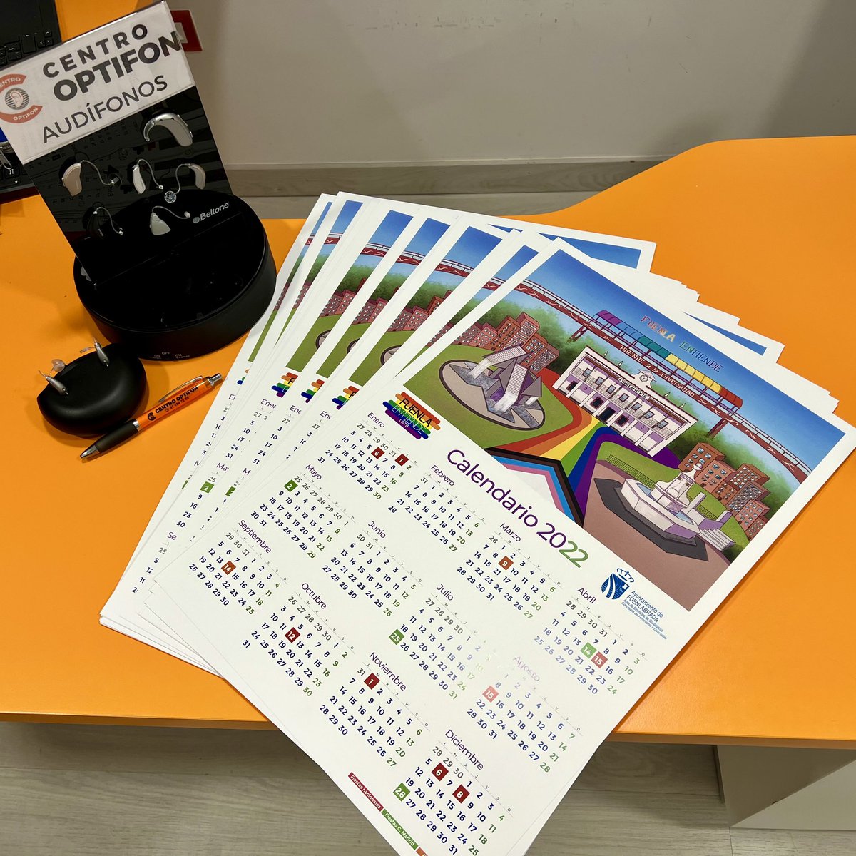 Nosotros ya tenemos nuestro calendario de <a href="/FuenlaEntiende/">Fuenla Entiende LGTB</a> ! 📅🏳️‍🌈
Si quieres el tuyo, pásate por nuestra óptica 😎 cuando quieras. 
No te quedes sin él!!😜
Estamos en #Loranca. 
#LGTBI #Fuenlabrada