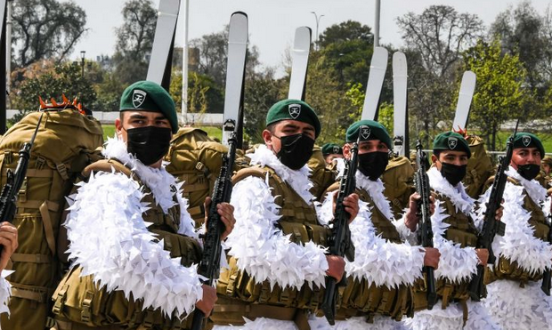 ¿Sabes porqué algunos militares usan una boina verde? Desde 1973 los montañeses 🧗‍♂️⛷️del <a href="/Ejercito_Chile/">Ejército de Chile</a> usan su boina verde como una representación a la vegetación de la montaña.👏⚔️
#trekking #FuerzasArmadas #GeneralMartinez #Montañez
