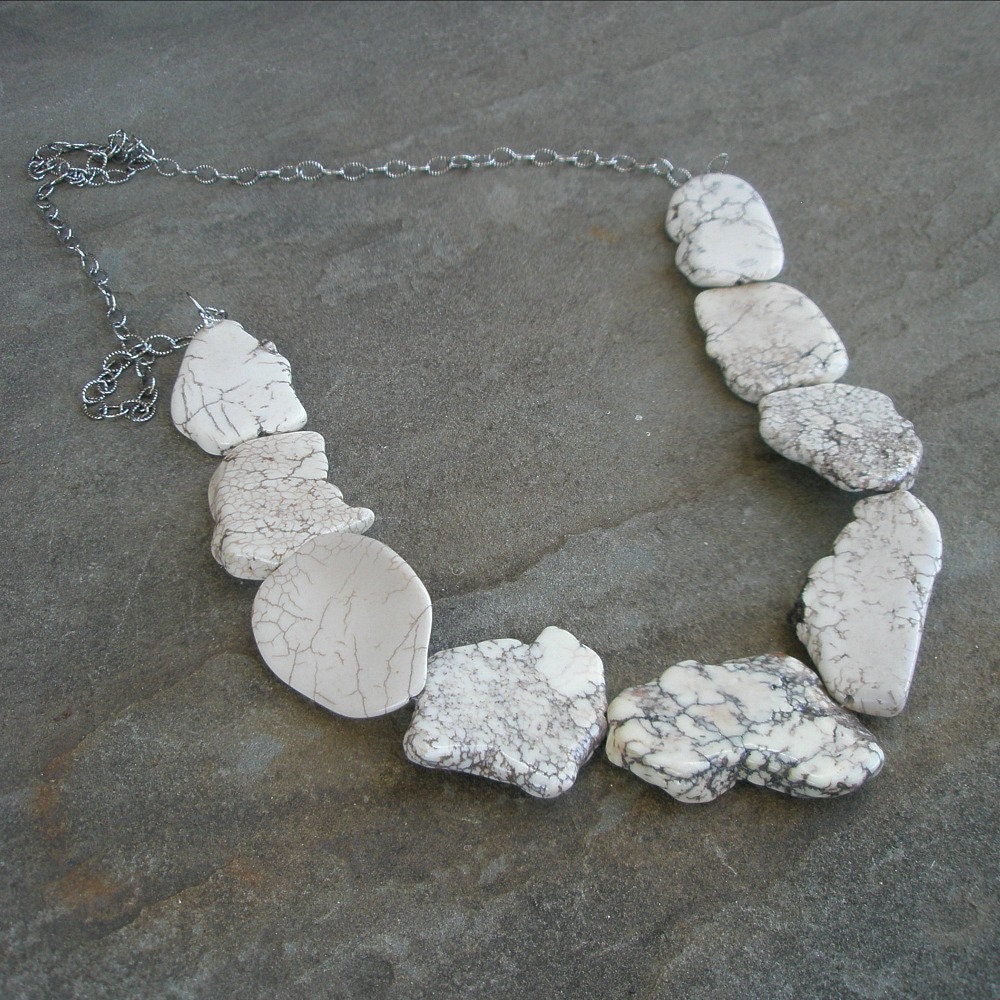 White Bib Necklace tuppu.net/54e45416 #Etsy #Stoneberri #SummerNecklace
