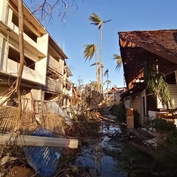 charlswithoutE's tweet image. #SiargaoNeedsHelp