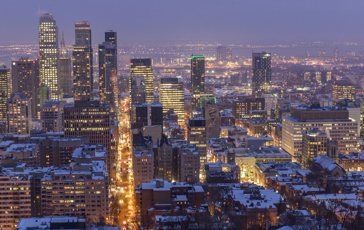 Dans toute chose il y a une faille. C'est ainsi qu'entre la lumière ✨

- Leonard Cohen ❤️

📷: <a href="/EvaBlue/">Eva Blue</a> #Montréal #MTLmoments #PhotoduJour