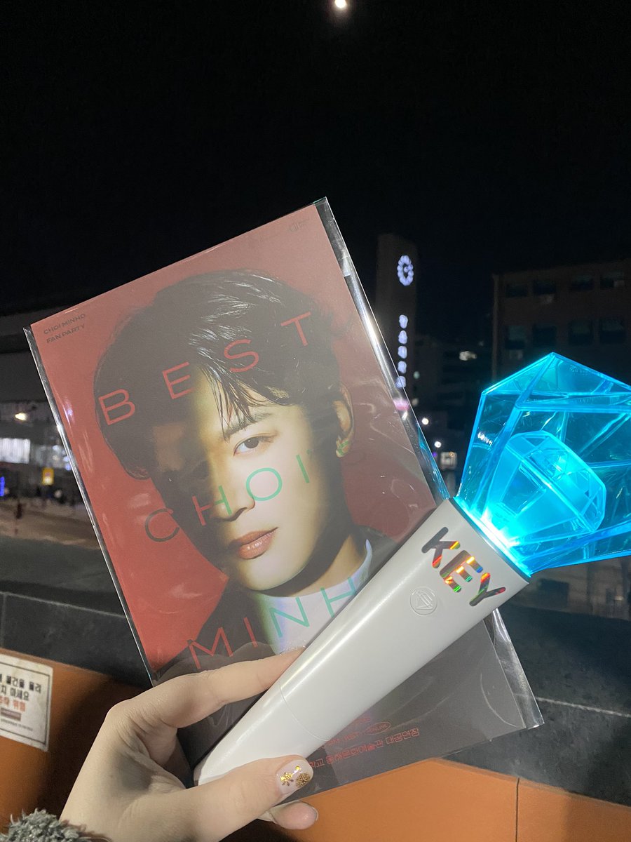5hineeKKB's tweet photo. We got a letter from Minho as we left the venue🥰💕❤️ https://t.co/Rc24RRg4G0