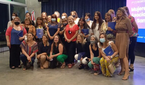 En el Congreso Región Centro Asociativa: Mujeres del Ecosistema Asociativo de la Provincia de Santa Fe, hubo definiciones sobre el accionar de las mujeres en  la economía social. Allí se abordaron numerosos temas que están en agenda.
LEA la nota en prensamutual.com.ar