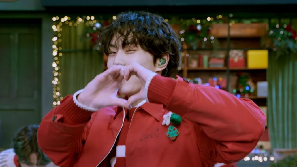 sungwonhours's tweet photo. ㅡ CDTV Live! Christmas Special ❤

#SUNGHOON #JUNGWON #성양 #태릉즈 https://t.co/cBujC2wXr3