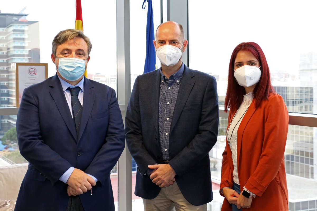 Gracias Alberto Benito Fernández, ganador del concurso #MicrorrelatosdeTalento de noviembre organizado junto a <a href="/CAPITALRADIOB/">Capital Radio</a> y <a href="/jjflechoso/">j joaquin flechoso</a>. En la foto, Alberto, eLearning Manager junto a su compañera, Marta <a href="/cesiiberia/">CESI Escuela Superior de Formación</a> con <a href="/antoniodeluis8/">Antonio de Luis</a>, director gerente de la institución.