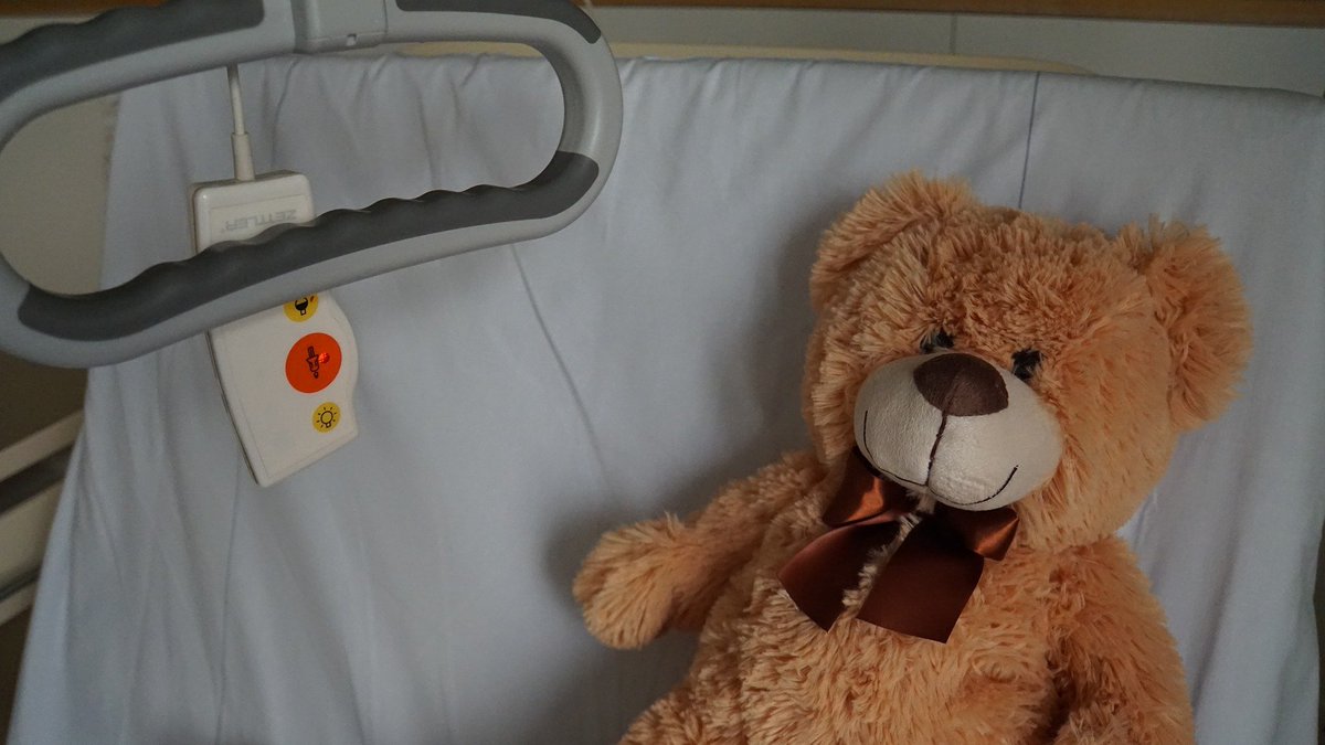 saludand's tweet photo. 🟢Nos sumamos a la conmemoración del Día Nacional del Niño con Cáncer.

💪🏽Apuesta rotunda por mejorar la atención del niño y adolescente con cáncer en Andalucía.
👉🏽Mejora de la atención oncológica a niños y adolescentes, clave de la Estrategia de Cáncer.
🔗https://t.co/SYHBkpftiB https://t.co/jZSGRr69Cw