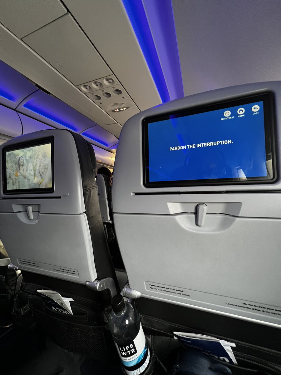 cd_raymond's tweet photo. When everyone’s screen is working on this @JetBlue flight except mine…..just my luck 😂😂 https://t.co/h0qy8nIltP