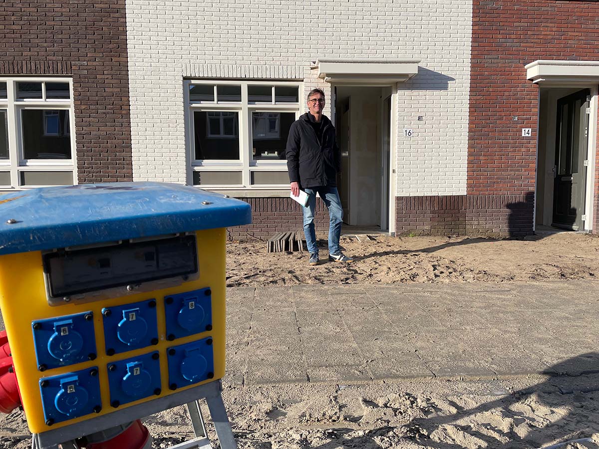 stijlmeesters's tweet photo. We kennen Rob allemaal als een fervent tekstschrijver en journalist, maar wat hij ook goed kan is regisseren en produceren. Want juist de combinatie van tekst en beeld zorgt voor een beter en groter bereik bij de doelgroep.

➡️https://t.co/Cq7ed22z96 

#video #content @robvanmil https://t.co/VoUECPuRuQ