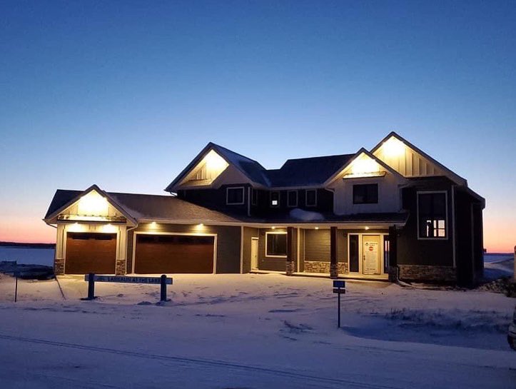 LarkaunHomes's tweet photo. This lake project is looking lit and ready for the holiday season. #larkaunatthelake @PelicanVE https://t.co/K75FoLE3SA