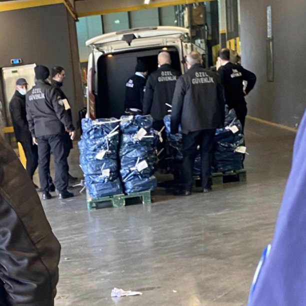 kacsaatoldutrk's tweet photo. Erk Acarer, doları sert düşüren paranın BAE'den çuvallarla geldiğini ileri süreli çok olmadı. https://t.co/izVW5ebbjM