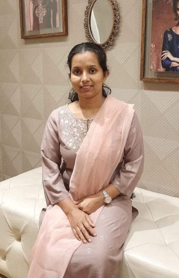 Parveenmazidja1's tweet photo. ISROৰ বিজ্ঞানী ৰূপে নিৰ্বাচিত নাজনীন ইয়াছমিন!
 
নগাঁও জিলাৰ বৃহত্তৰ জুৰিয়াৰ কদমনি টাউন হাইস্কুলৰ শিক্ষক দম্পতী আবুল কালাম আজাদ আৰু মঞ্জিলা বেগমৰ সুযোগ্যা কন্যা #নাজনীন_ইয়াছমিন  #ISROৰ বিজ্ঞানীৰূপে নিৰ্বাচিত হোৱাটো অসমৰ বাবে এক  গৌৰৱৰ বিষয়।।
অভিনন্দন নাজনীন ইয়াছমিন ।। https://t.co/RNIuybg4Ql