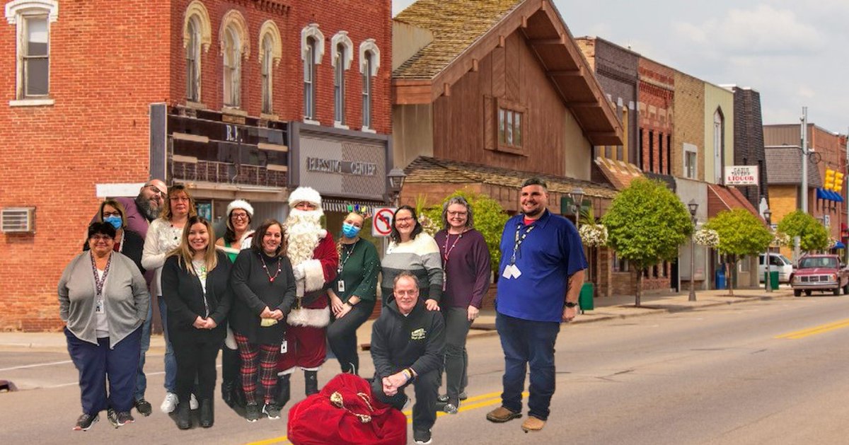 pace_sunrise's tweet photo. Santa recently came to visit Sunrise PACE. The staff has been showing him around various spots, now in Caro, in Tuscola, MI.
#StClairCounty #SunrisePACE #DowntownPH #eldercare #caregivers #homecare https://t.co/X5fry1oTTv