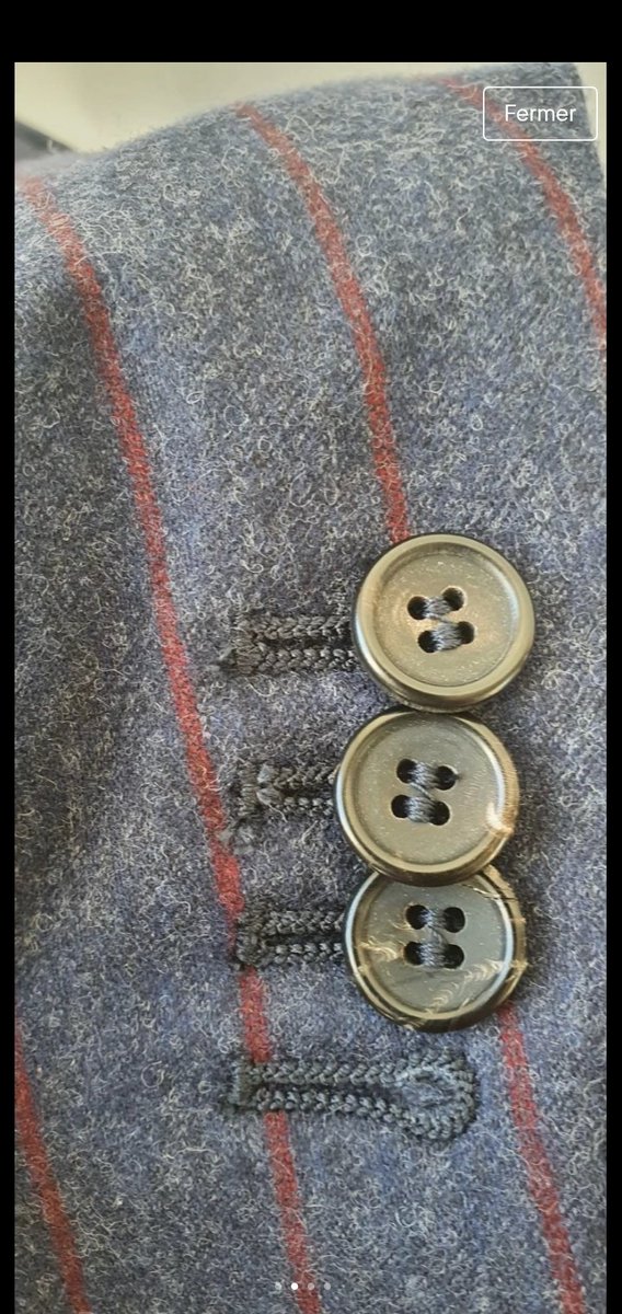 LDenicheurs's tweet photo. #Taille46(plutôt pour les tailles 44/XS) - 125 €

Très beau costume croisé, revers généreux, laine et cachemire de la filature italienne Fratelli tallia di Delfino. Pantalon 1 pince. 

https://t.co/m80OAZPi3g https://t.co/kvQTfr6t9e