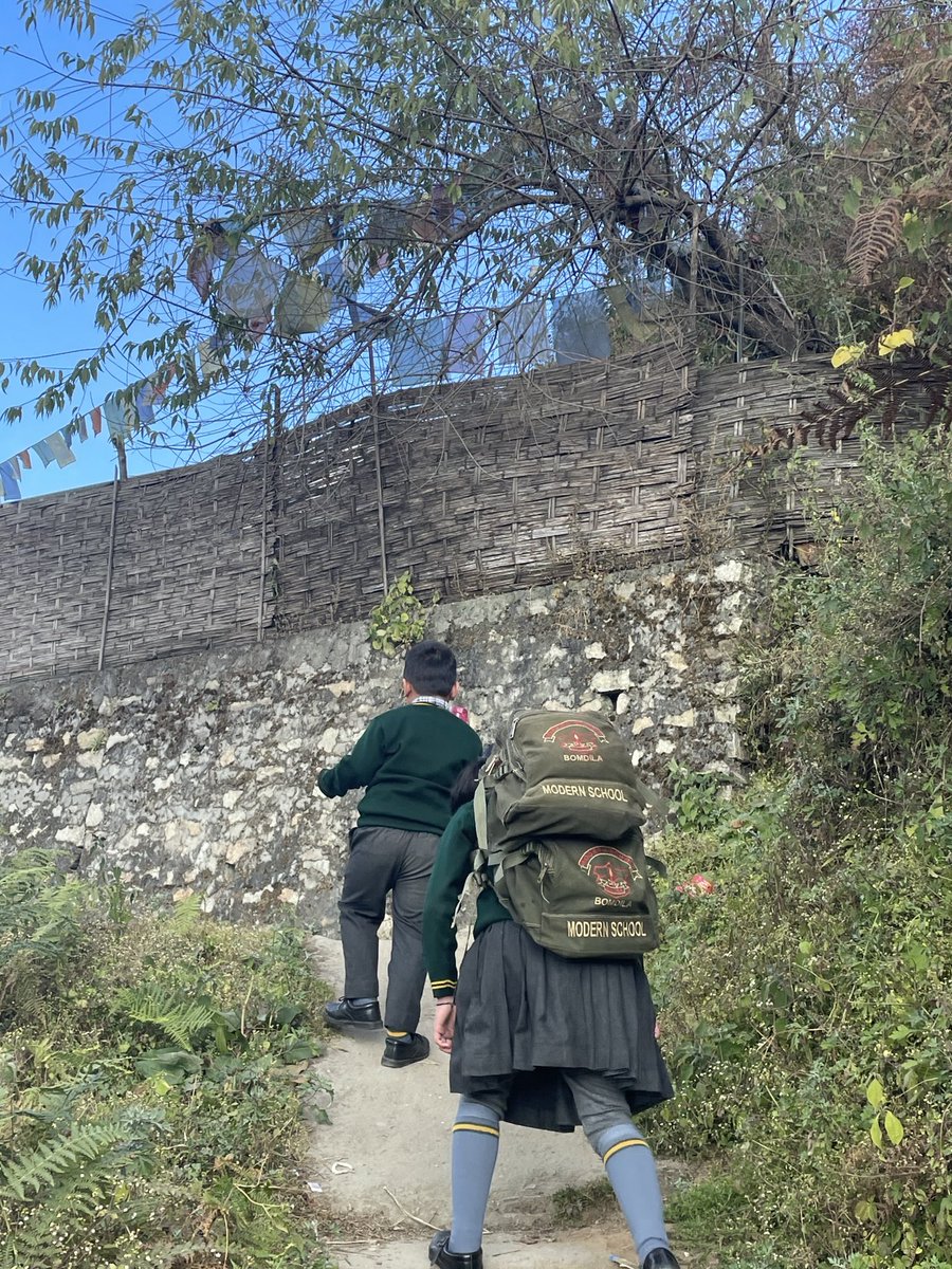 bapu_w's tweet photo. Having a sister is like having a second mother 💕 just witnessed how happily the sister was carrying her brother’s burden and though I felt empathetic to her but such small chores as such are taken to be normal in our stereotypical patriarchal society like ours.
#changementality https://t.co/D5CmDPKt84